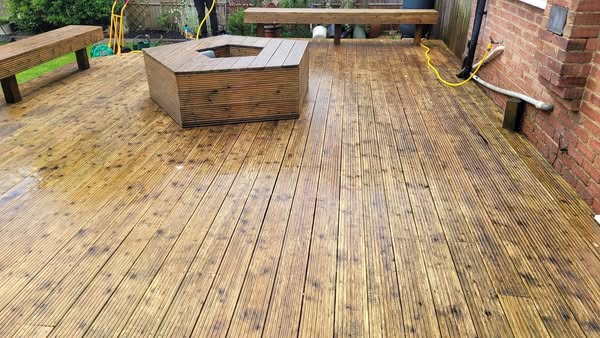 462763981_938228784992508_620827357019636553_n-300x169-1 Deck cleaned