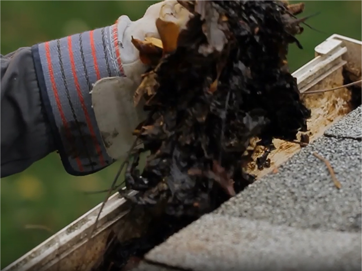 claening dirty gutter